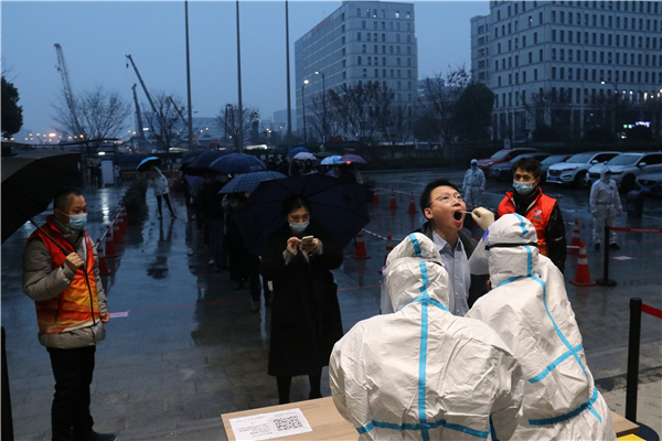 188bet金宝博
创业大厦职工有序排队开展核酸检测.jpg